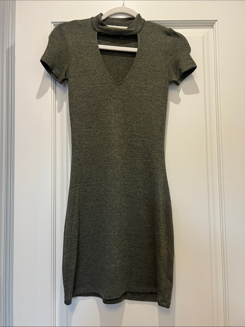Wilfred Olive Green Short-Sleeve Knit V-Neck Mini Dress